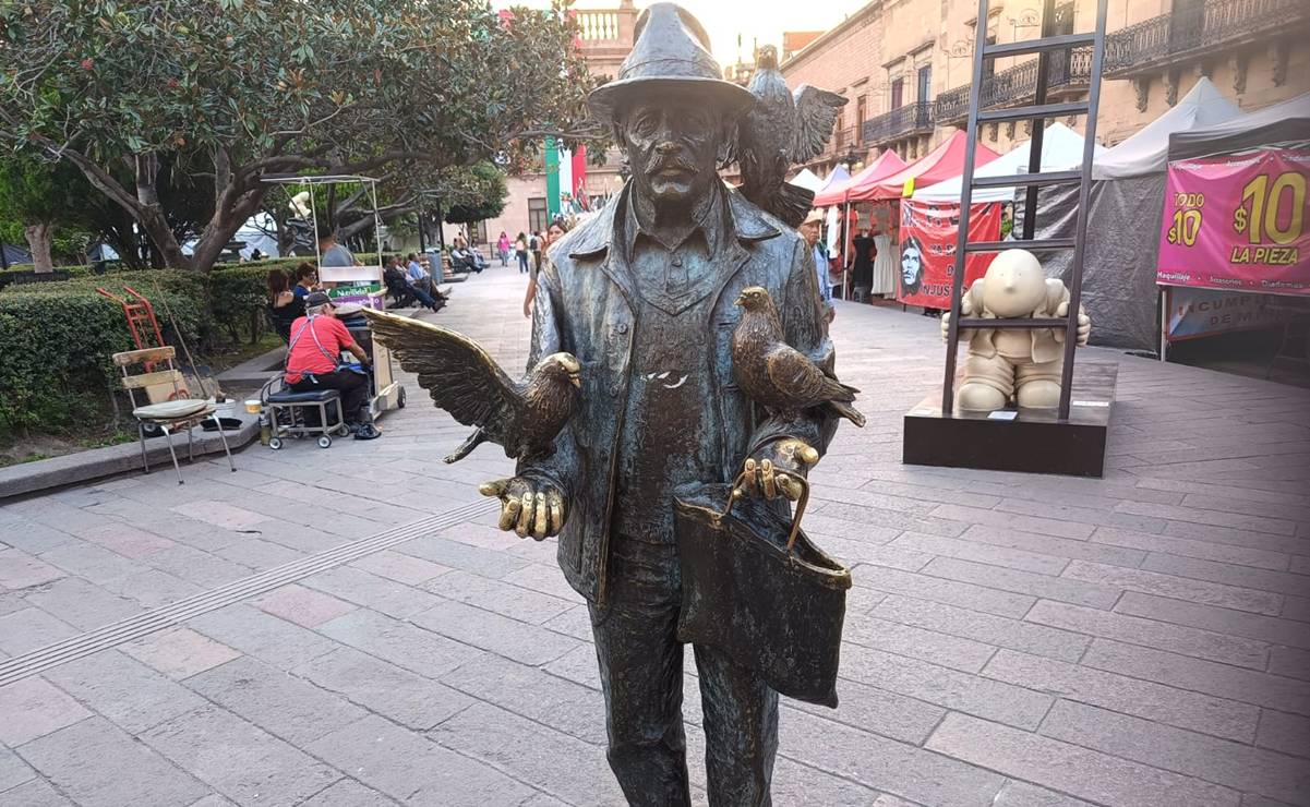 El Señor de la Palomas, un personaje entrañable de la cultura popular potosina. Foto: Jazmín Ramírez EL UNIVERSAL