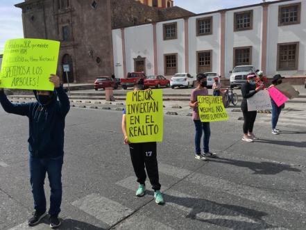 Da Gallardo banderazo a obras de rehabilitación de Himno Nacional; vecinos le piden salvar árboles