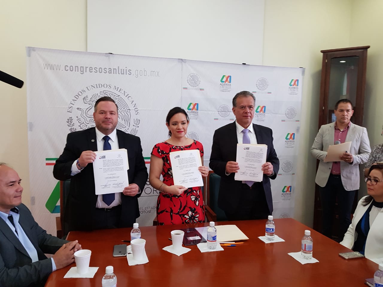 Congreso firmó contrato de donación del SID