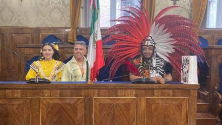 Con danza azteca, el potosino Cristian Pérez muestra su pasión y sus raíces en festival celebrado en Italia