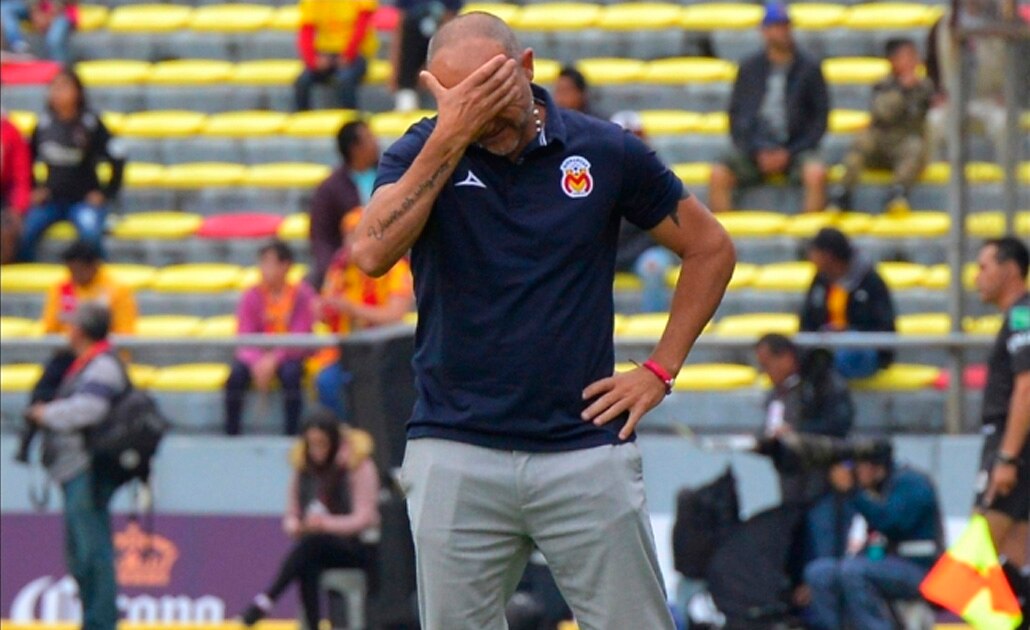 El extécnico de Morelia se pasaba de “atento” con reporteras