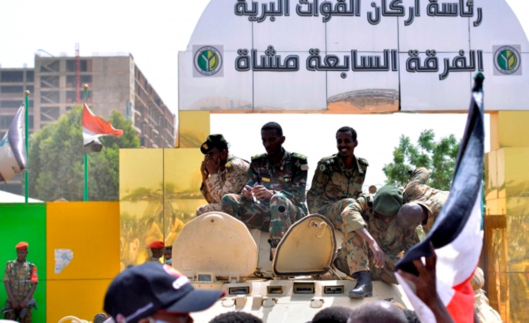 Junta militar anuncia destitución de presidente de Sudán