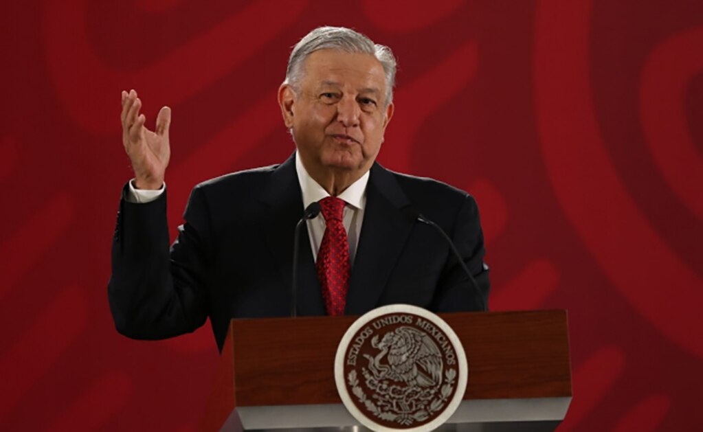 López Obrador convoca a banqueros a bajar comisiones con competencia