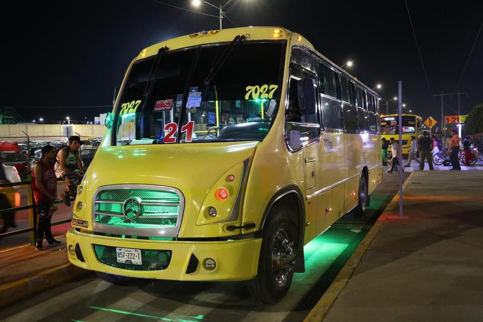 ¡Cobran hasta 22 pesos! Desatan críticas tarifas de camiones urbanos en la Fenapo