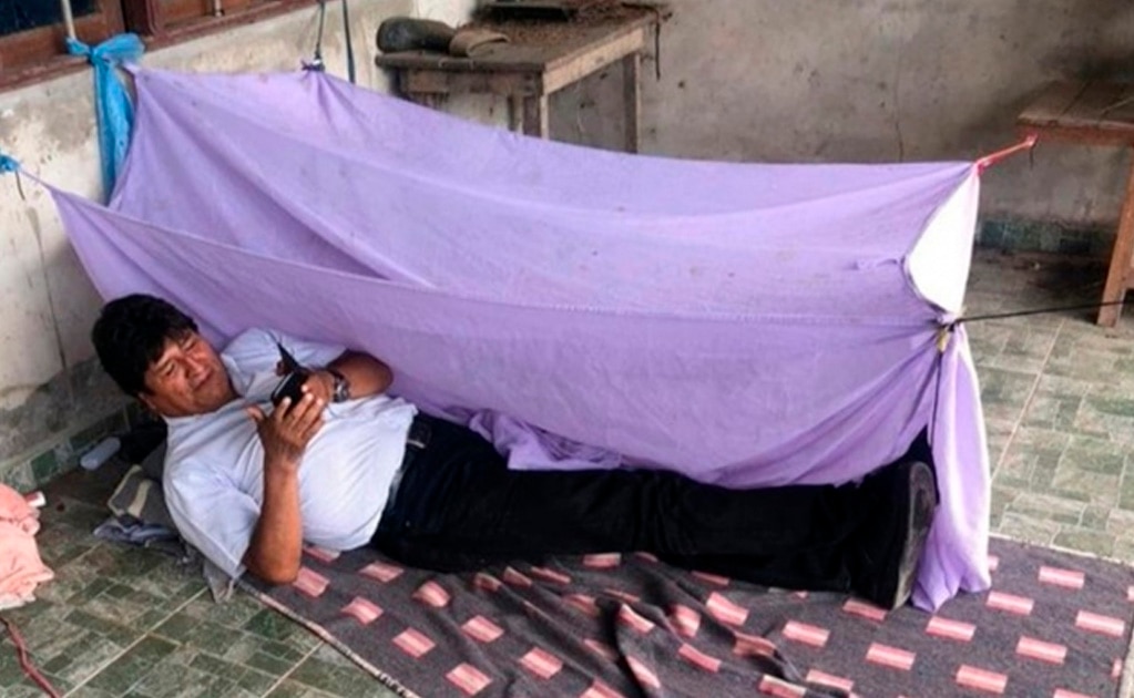 Evo Morales duerme en el suelo en su primera noche como expresidente