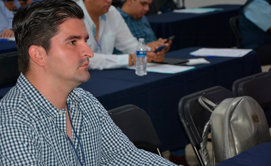 Regidor suplente niega parentesco con Xavier Azuara