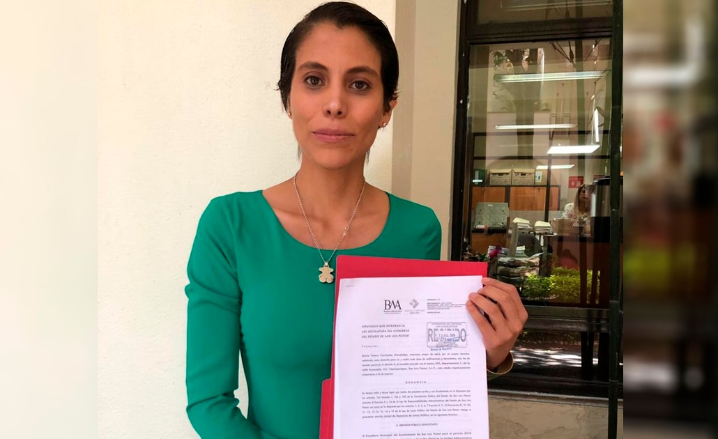 Teresa Carrizales presenta solicitud de juicio político contra alcalde
