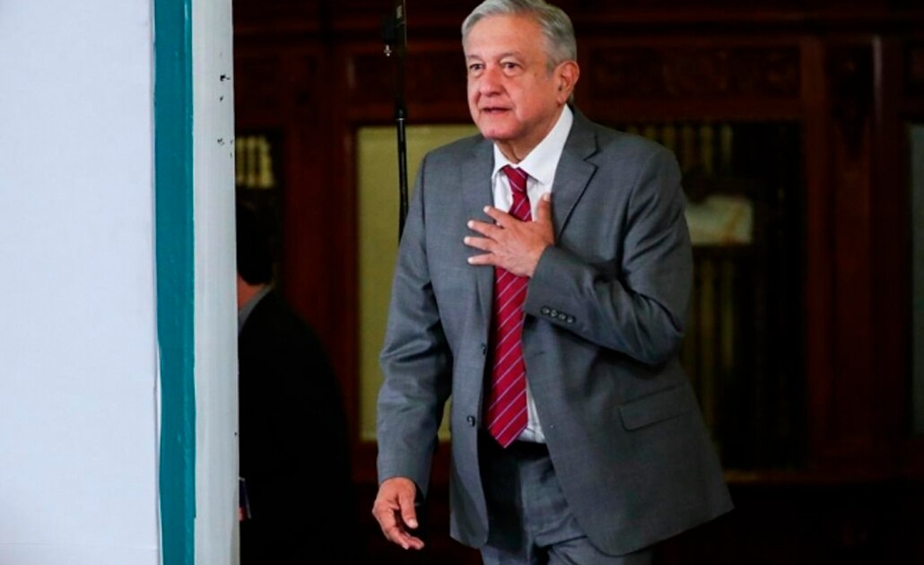 AMLO deja abierta la posibilidad de adquirir Mexicana de Aviación