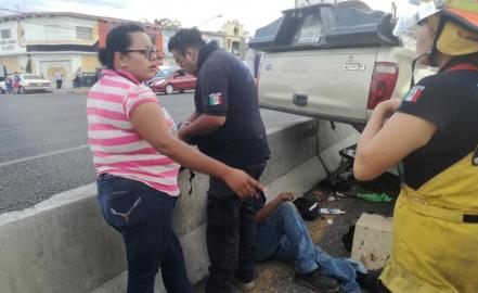 Choque volcadura en carretera Rioverde