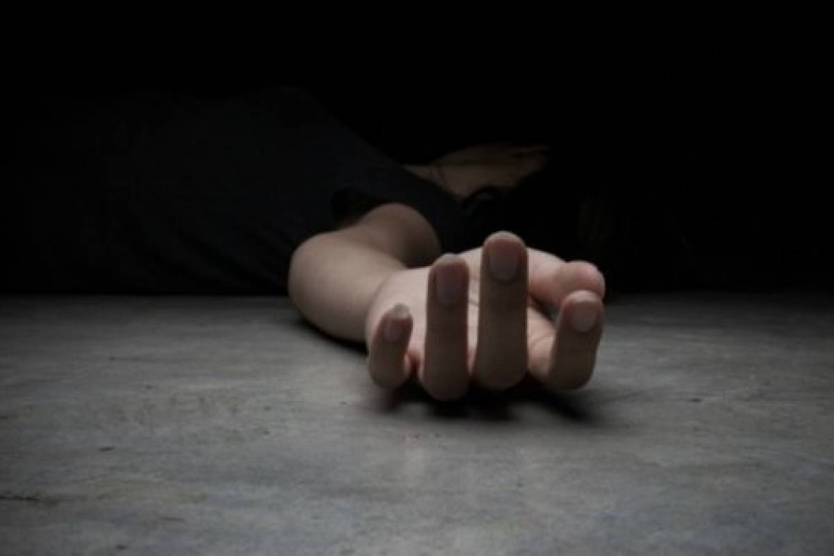 Asesinan a mujer en motel