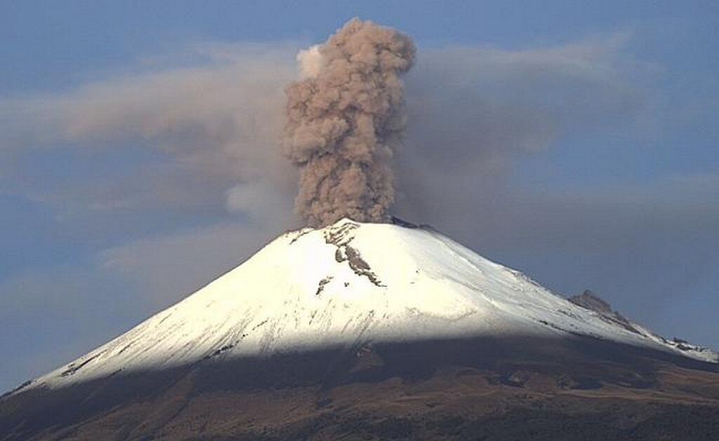  Volcán Popocatépetl registra otra explosión con alto contenido de ceniza