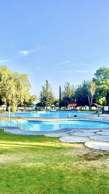El Parque Recreativo Gogorrón cuenta con una extensa área verde, albercas y palapas para disfrutar en familia. Foto: Fb@Parque Recreativo Gogorron