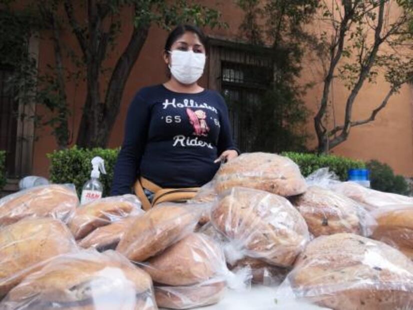 En semáforo amarillo por Covid, potosinos visitan los "siete altares" en Jueves Santo