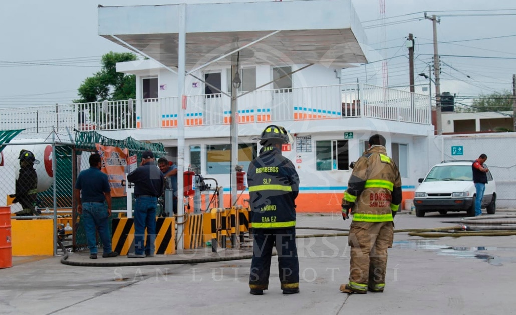 Bomberos controlan fuga de gas 