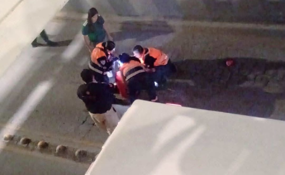 Un hombre cayó de un auto en movimiento, sin presentar lesiones mayores, en SLP. Foto: Especial