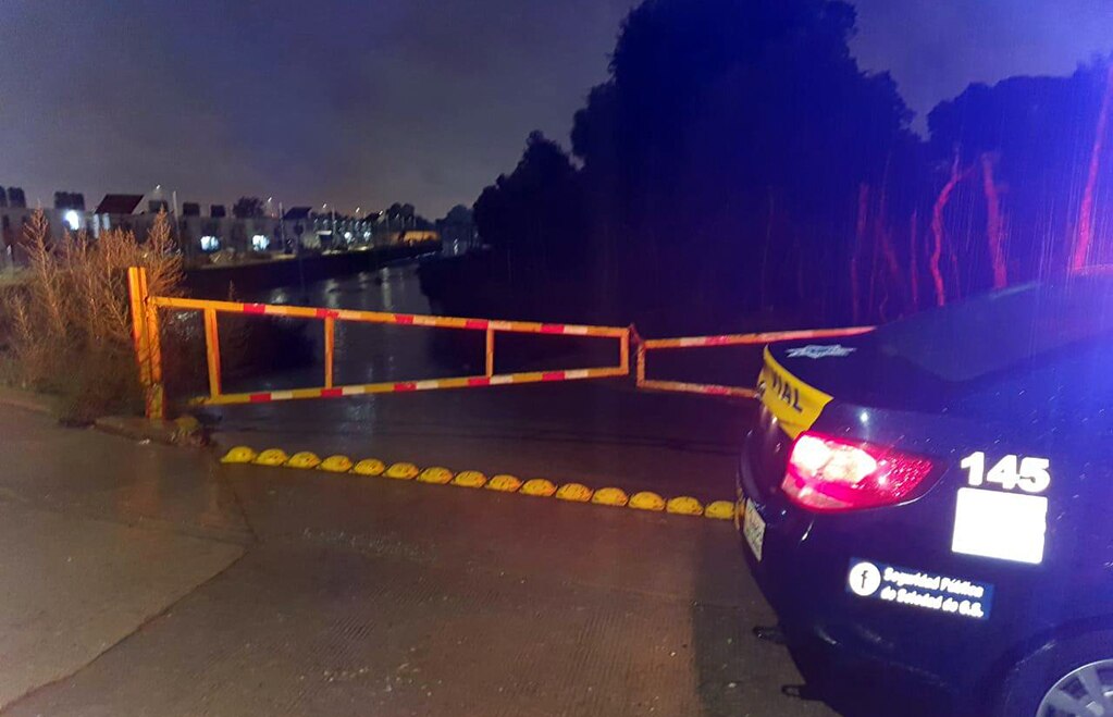 Policía de Soledad mantiene cierres viales por lluvias 