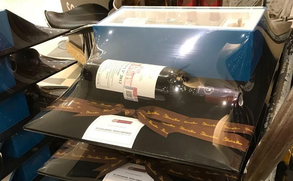 Regala Juan Zepeda vinos totalmente Palacio