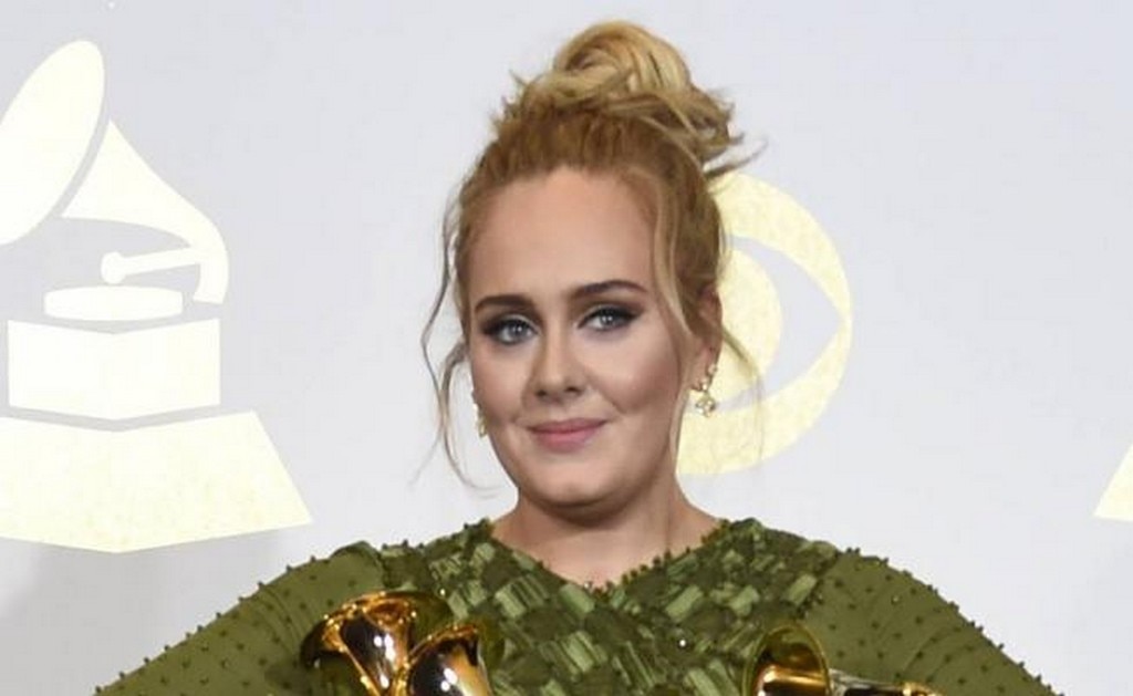 Adele comparte inédita foto de su infancia y su amor por las Spice Girls