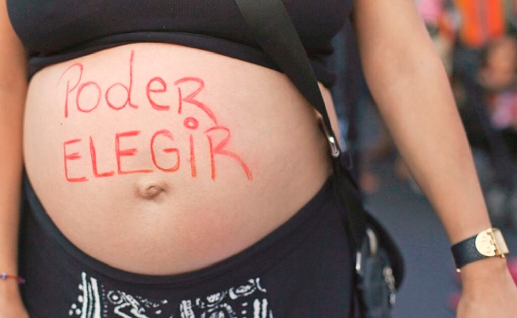 “El Mijis” da voto de calidad a favor de la despenalización del aborto