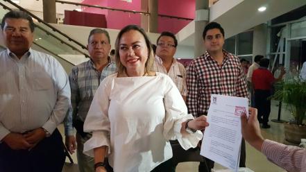 Cecy González Gordoa formaliza registro para alcaldía