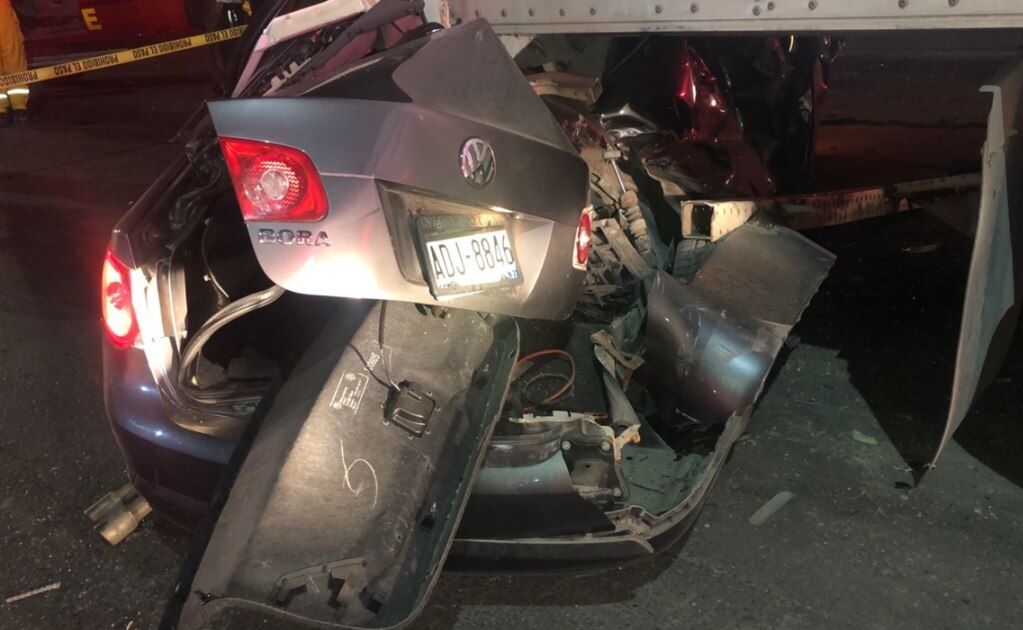 Mueren cuatro jóvenes en Nuevo León por choque con vehículo pesado