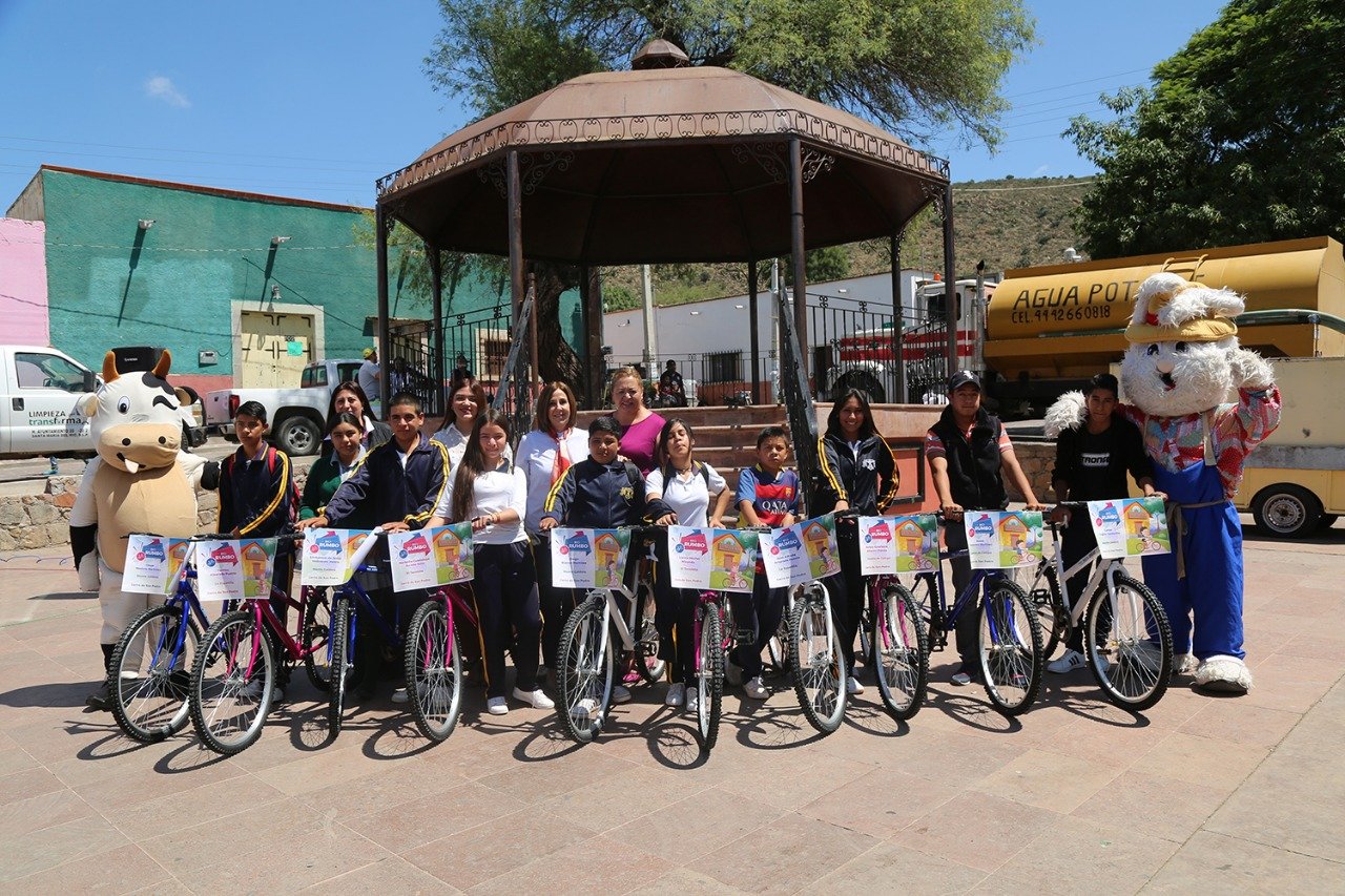 DIF estatal entrega apoyos en Cerro de San Pedro