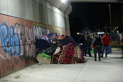 Pese a bajas temperaturas, más de 50 personas duermen en las calles de SLP