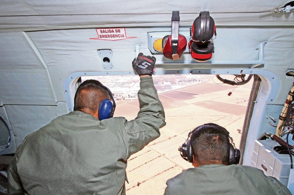  Centinelas sobrevuelan los ductos de Pemex