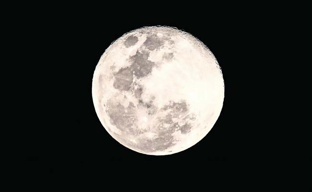 La forma del agua... en la Luna