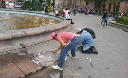Grafitean inmuebles en Centro Histórico
