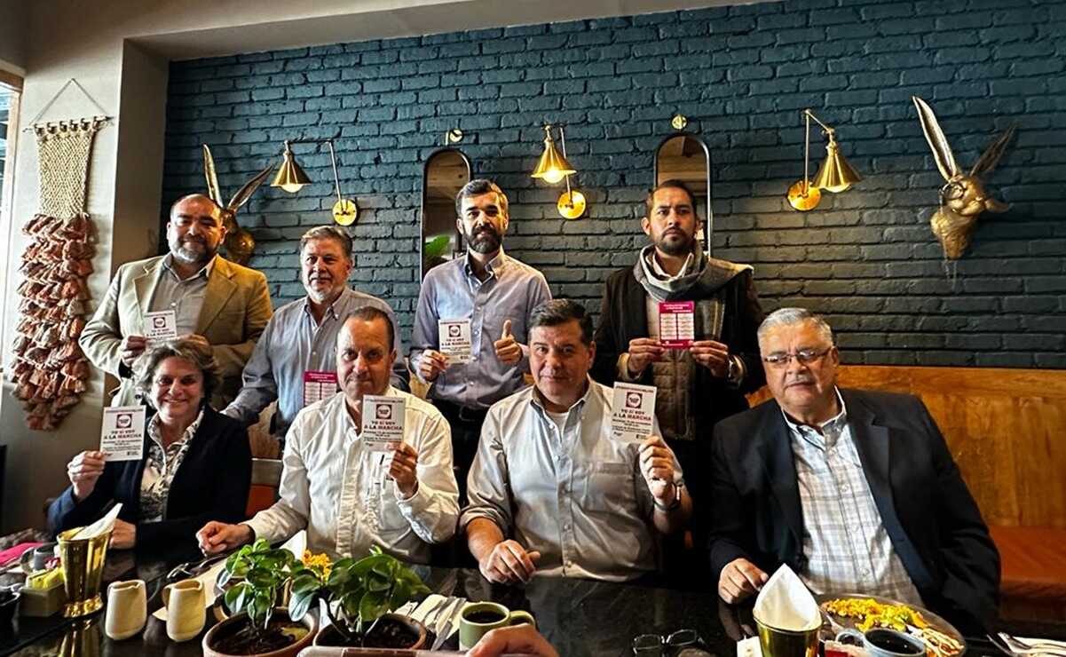 Empresarios y activistas de San Luis se suman a la marcha pacífica en defensa del INE