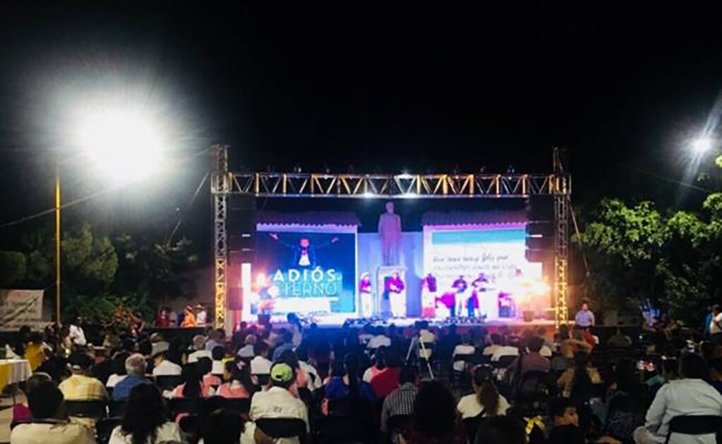 En Parácuaro se presentó el libro “Adiós Eterno: Los Ultimos Dias del Divo” Foto:Especial