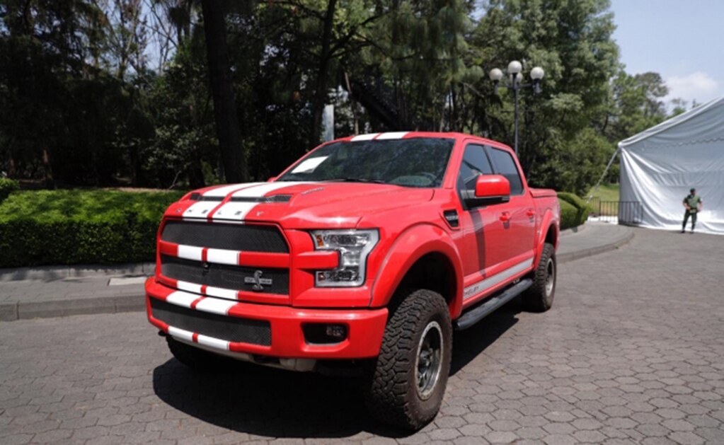 Camioneta Ford se vende en 1 millón 900 mil pesos en subasta en Los Pinos
