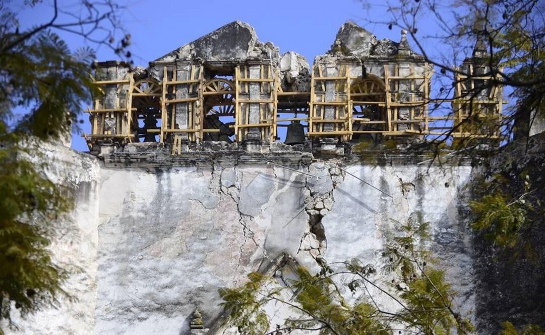 El Convento de San Juan Bautista de Tlayacapan, Morelos, es uno de los recintos históricos afectados por los sismos. Así luce actualmente tras los trabajos de apuntalamiento en su campanario. (TONY RIVERA. EL UNIVERSAL)