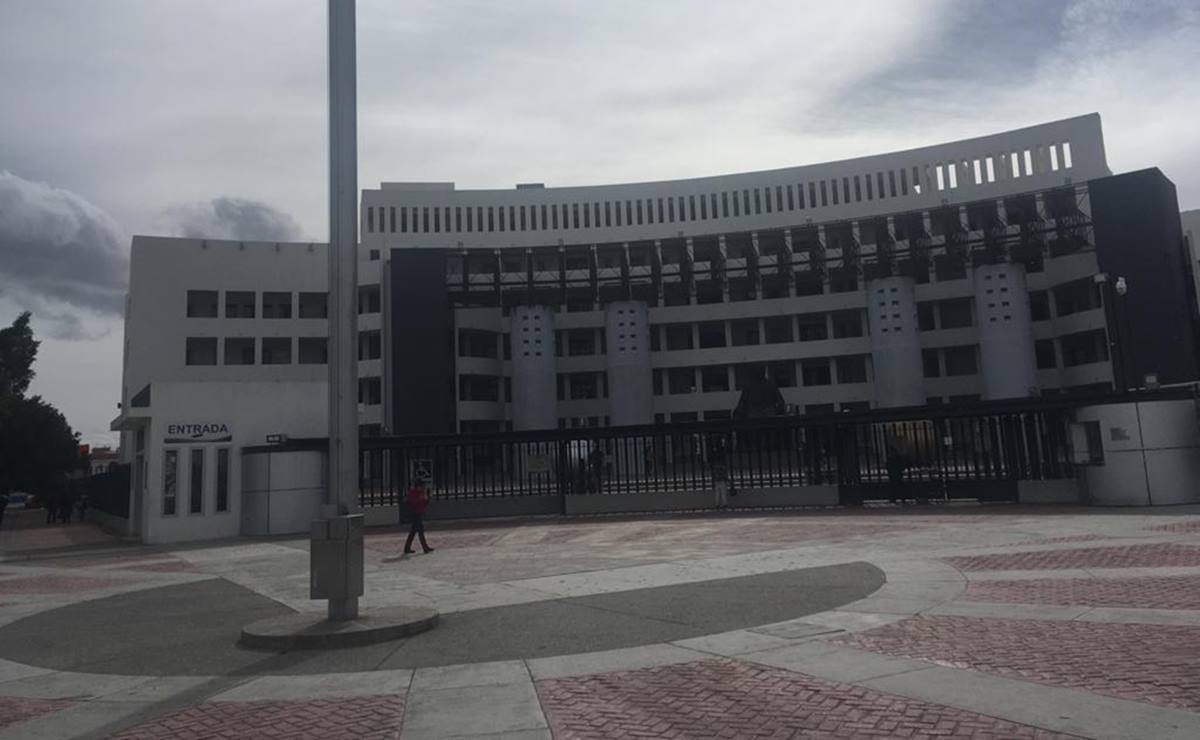 Personal del Poder Judicial se manifiesta por falta de pagos en SLP