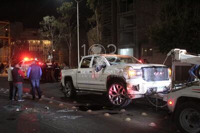 Persecución entre civiles termina en aparatoso accidente 