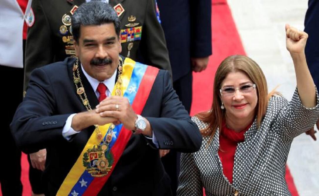 El presidente de Venezuela, Nicolás Maduro y su esposa Cilia Flores en un acto público en Caracas. (Foto: Reuters)