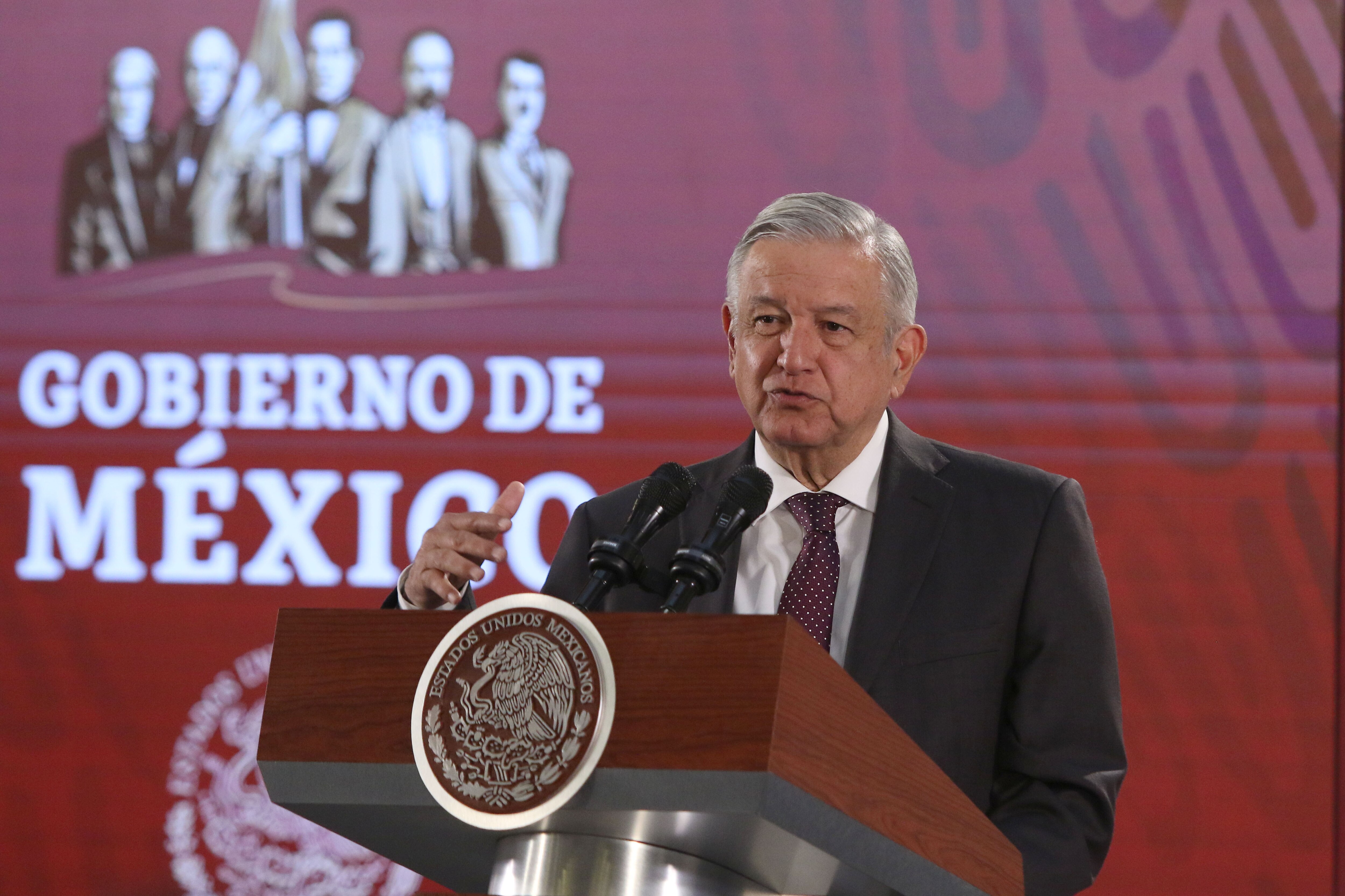Anuncia AMLO subasta de barcos, aviones, residencias… hasta dólares