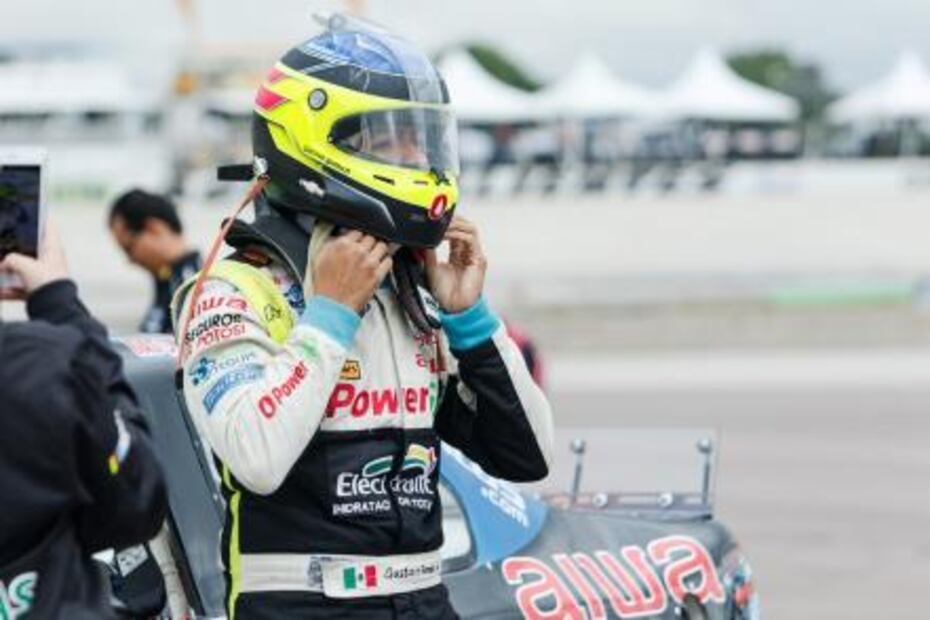 Piloto potosino en el top 5 de NASCAR México
