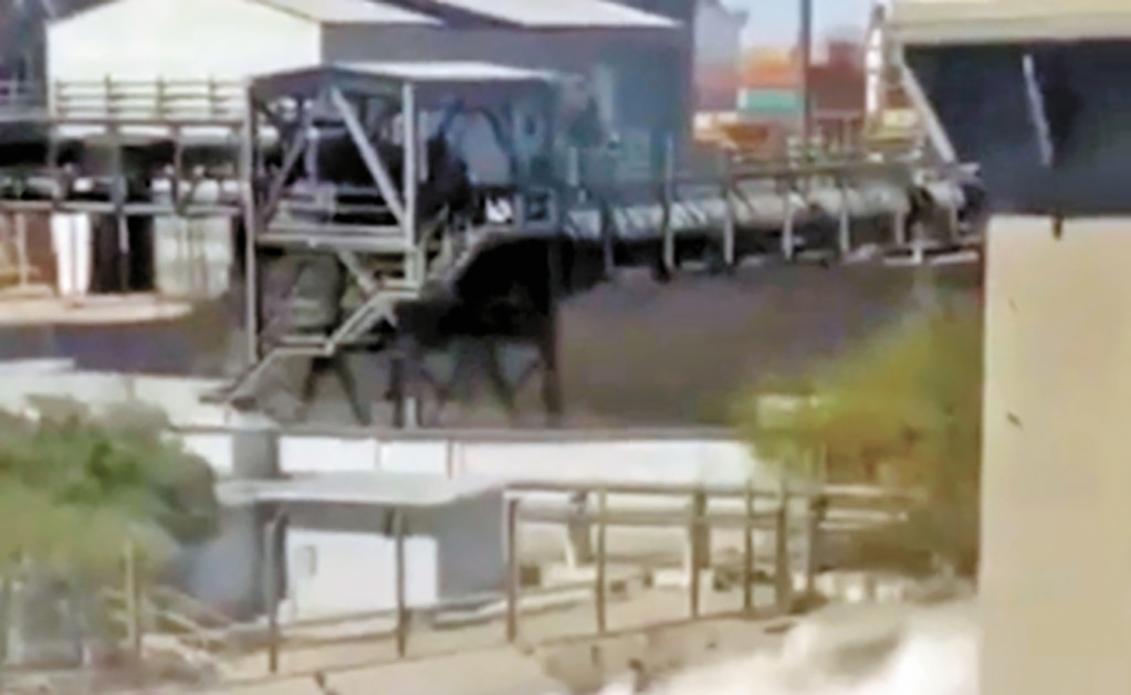 Se derraman 3 mil litros de ácido sulfúrico hacia el mar