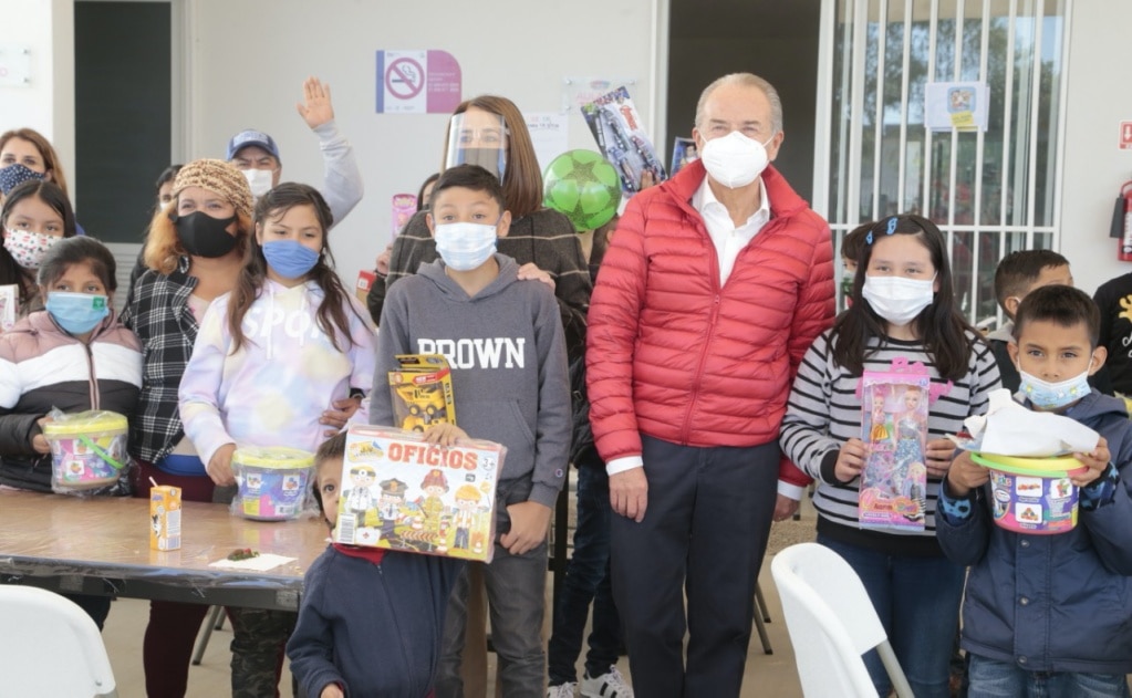 Por Día de Reyes, reparten regalos a niños y niñas de dos colonias de Soledad