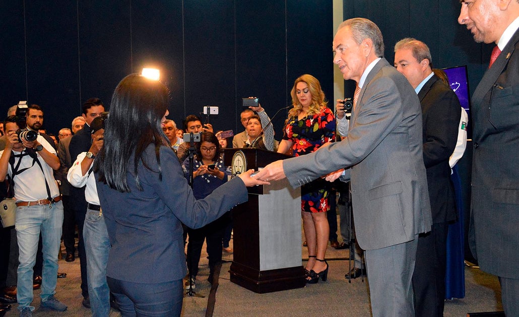 Entregan reconocimientos a Policías de Investigación