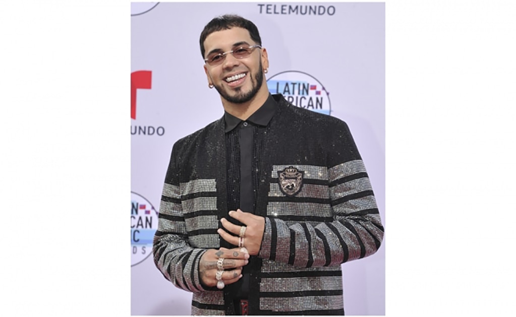 Se alza Anuel AA como el rey de los Latin AMAs 2019