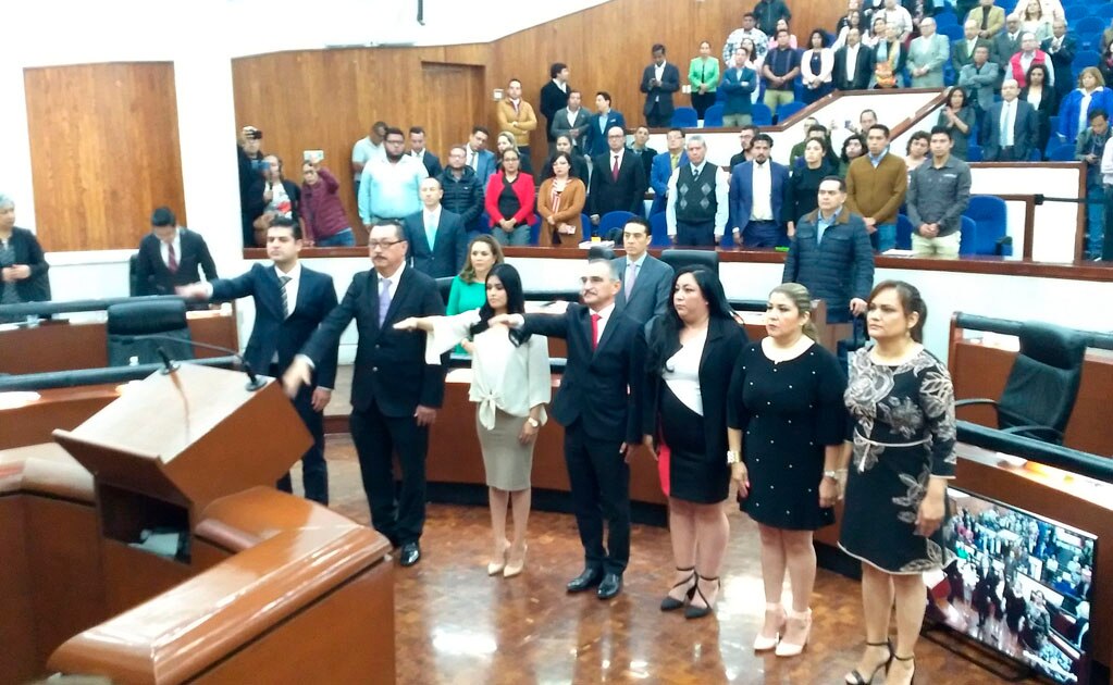 Entre reclamos a la Jucopo, rinde protesta nueva directiva del Poder Legislativo