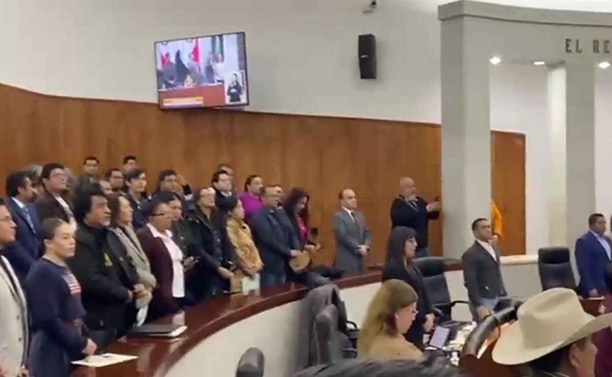 Congreso de SLP guarda un minuto de silencio por asesinato de Carlos Manzo, alcalde de Uruapan, Michoacán