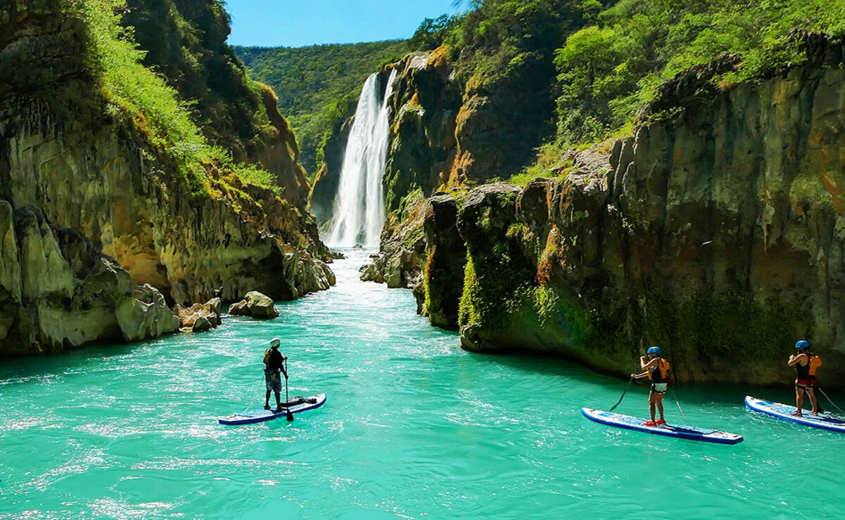 Turismo de aventura en las Cascadas de Tamul en Aquismón, San Luis Potosí. Foto: Gobierno de México.