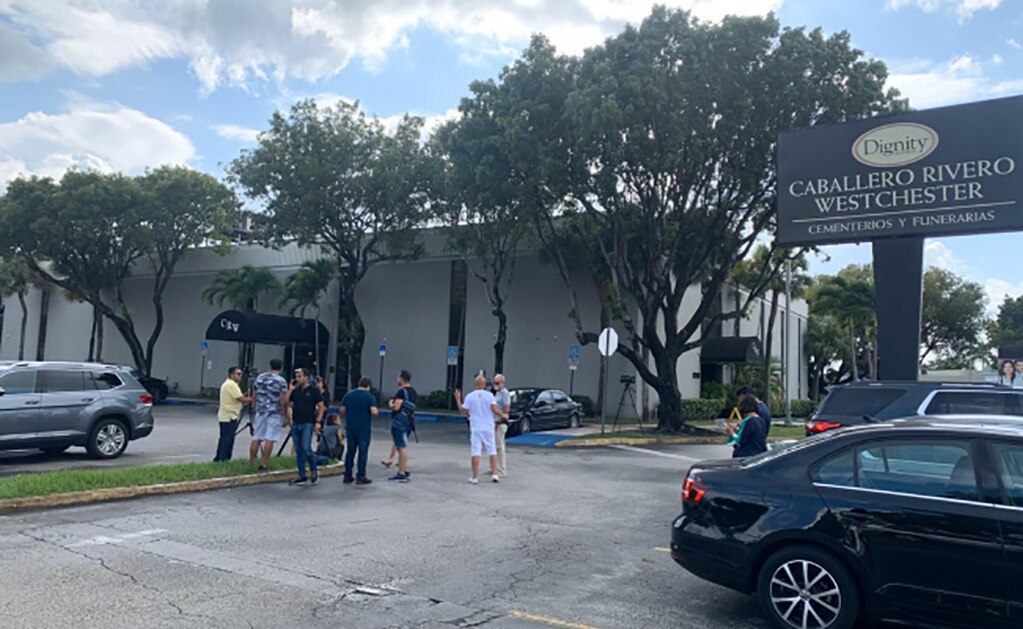 El cuerpo de José José no desapareció y ya lo están velando