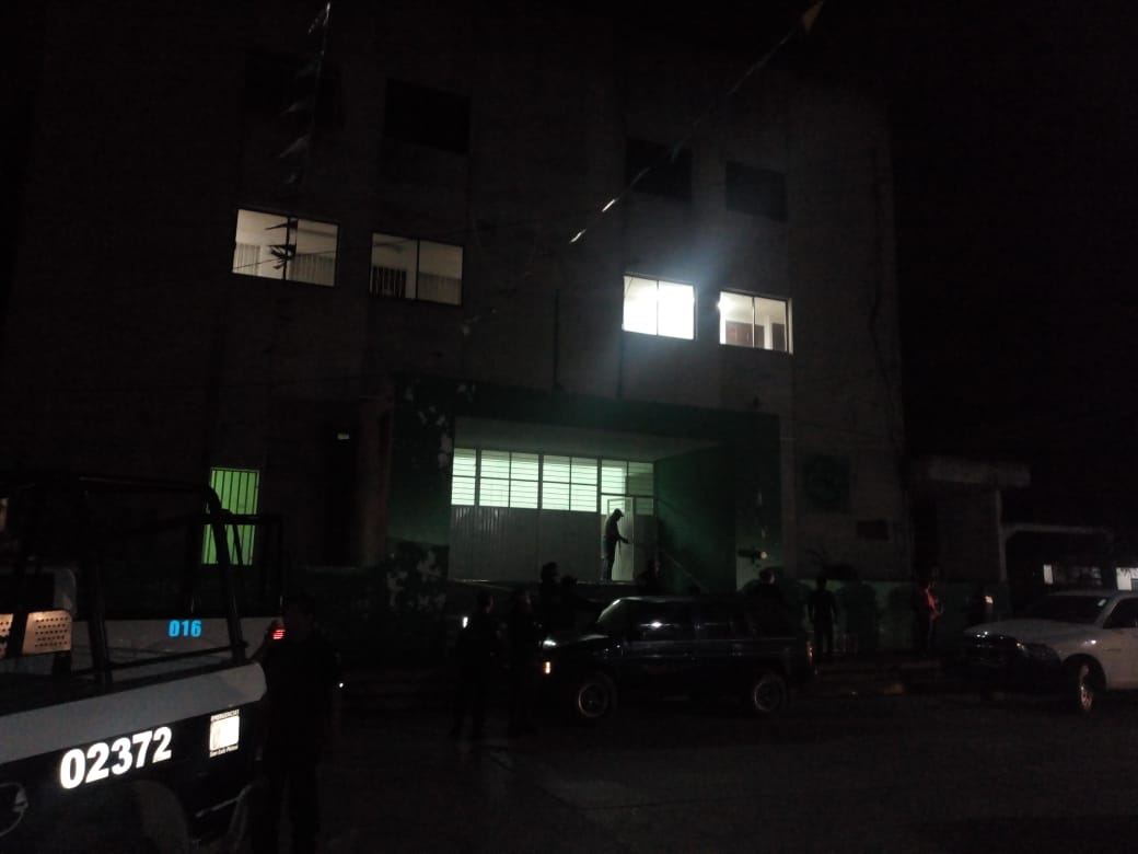 Localizan cadáver en la calle Hidalgo de Ébano