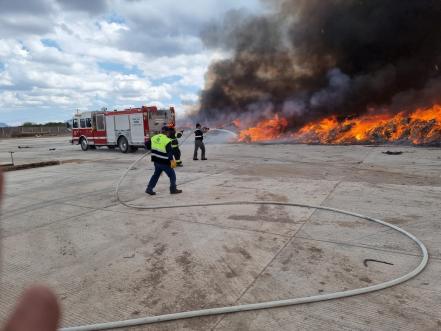 Se registra incendio en predio de residuos plásticos en La Pila