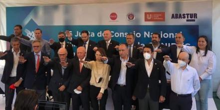 Juan Carlos Banda rinde protesta como parte de directiva nacional de Canirac